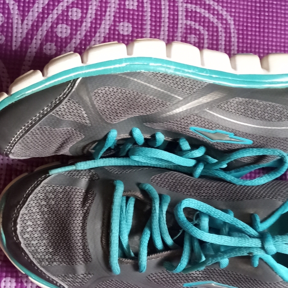 Avia White, Gray, and Blue Athletic Mesh Sneakers- Size: 8